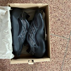 Yeezy 700 V3 Original DRKGLW